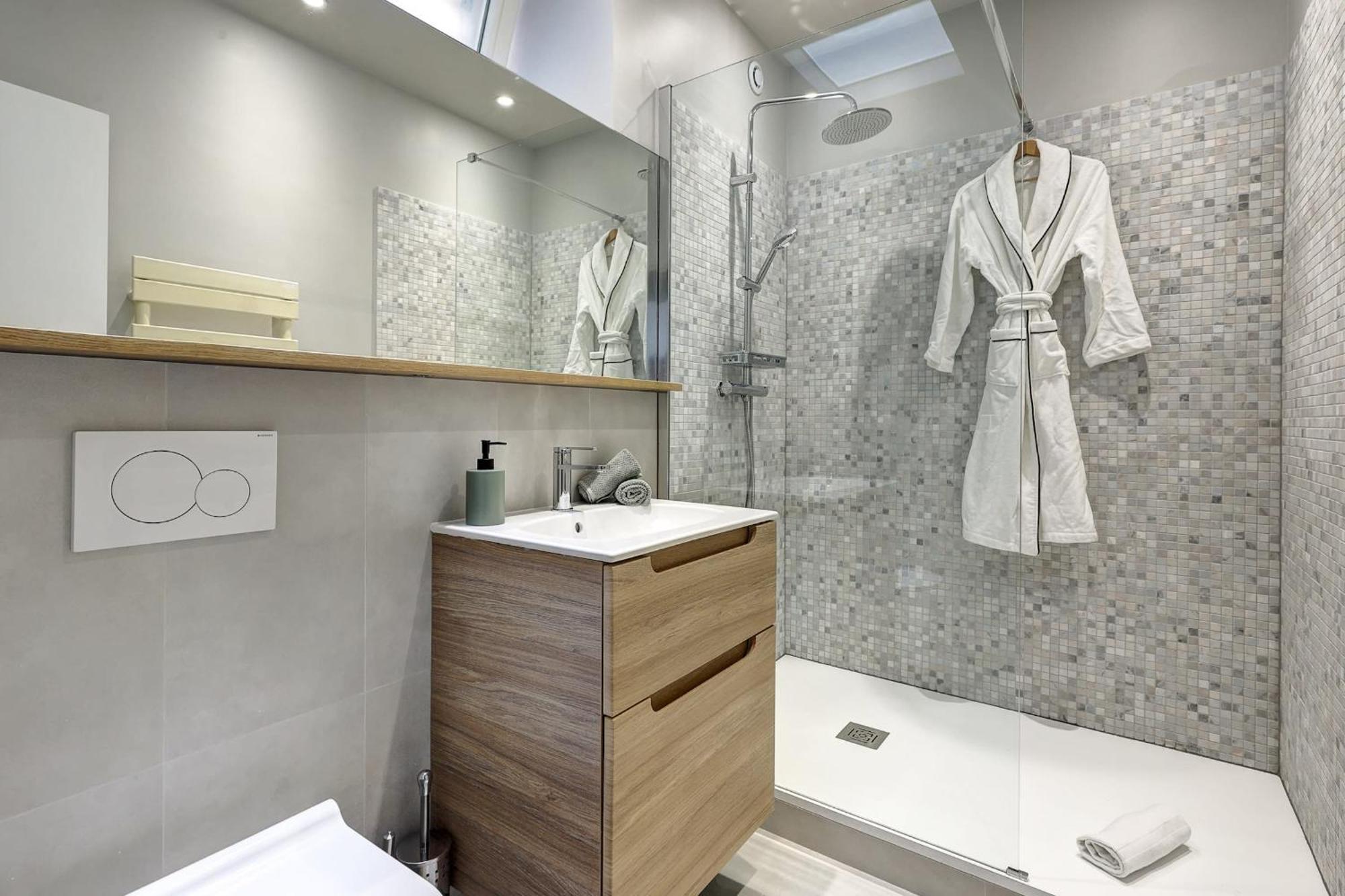 פריז Champs-Elysees - 2Br With Balcony - Cityapartmentstay מראה חיצוני תמונה